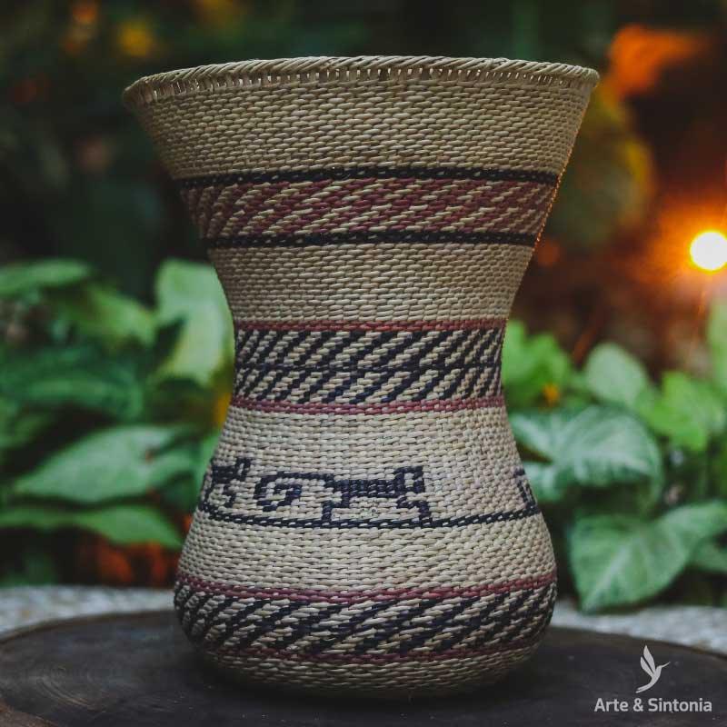 vaso-indigena-fibra-natural-rupestre-decorativo-home-decor-decoracao-etnica-artesanal-artesanato-brasileiro-artesintonia-1