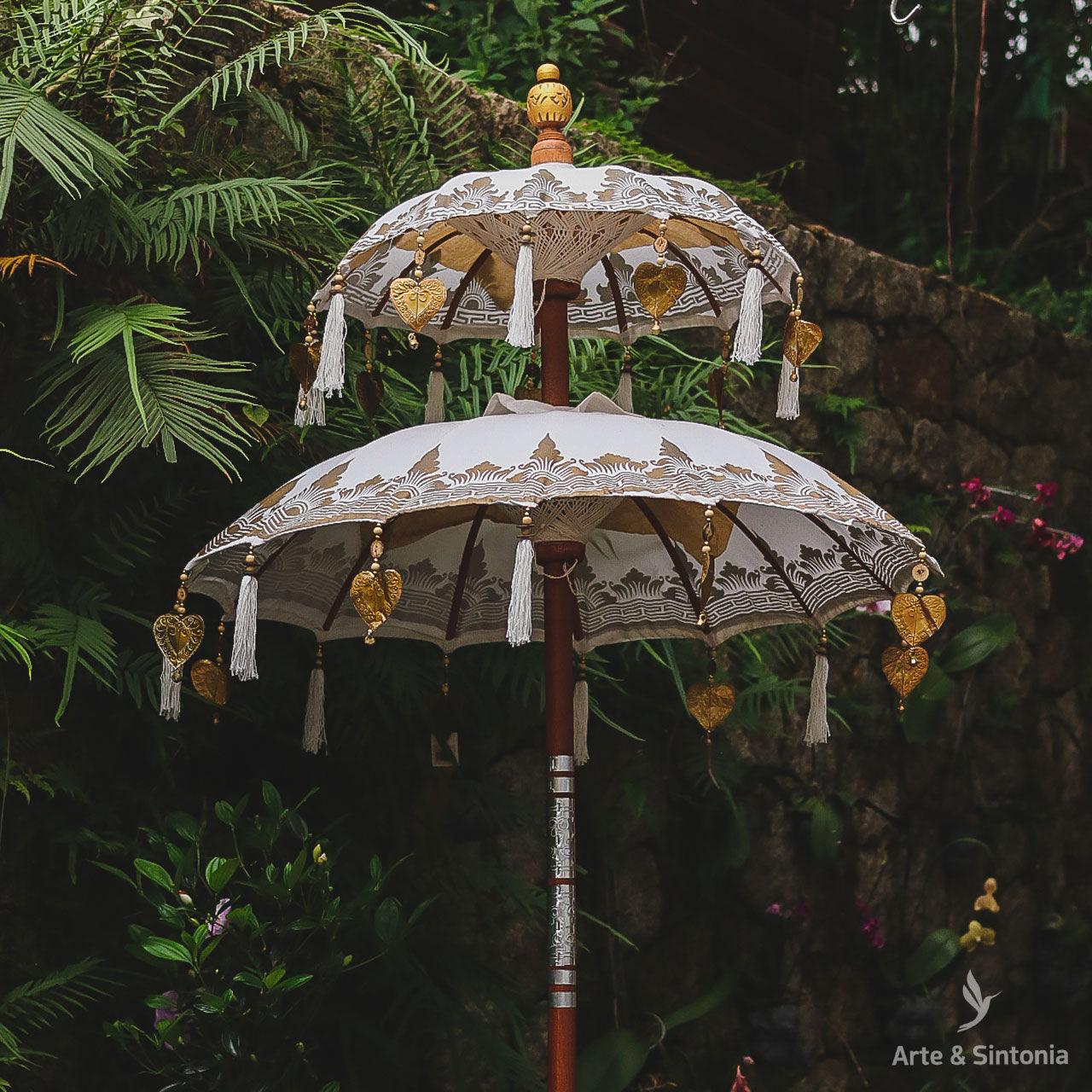 ombrelone-decorativo-branco-balines-decoracao-garden-jardim-casa-home-decor-artesintonia-guarda-sol-umbrella-madeira-algodão