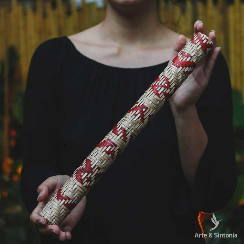 instrumento musical pau de chuva etnico vermelho home decor decoracao indigena artesanal artesanato brasileiro amazonas artesintonia 2
