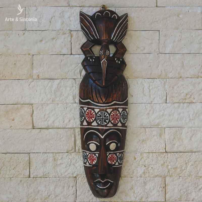 Máscara Burung em madeira artesanal de Bali com 50cm de altura.