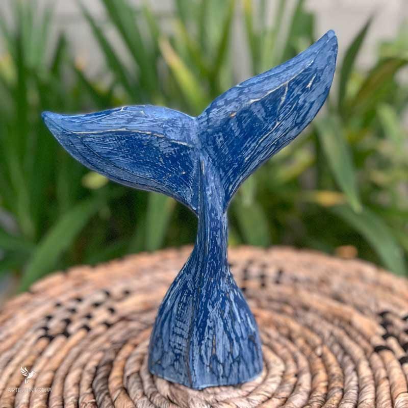wooden carving decorative animal bali escultura artesanal baleia azul decoracao praiana patina