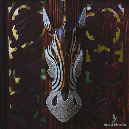 mascara-mask-decorativa-zebra-pequena-madeira-home-decor-decoracao-parede-animais-decorativos-artesanal-artesanato-balines-bali-indonesia-artesintonia-1
