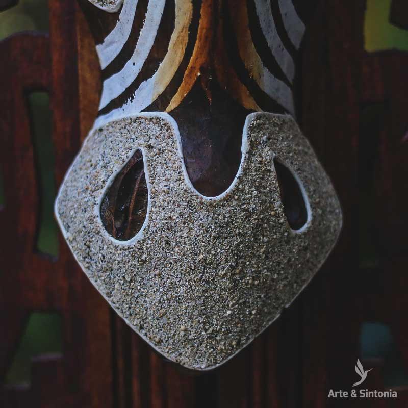 mascara-mask-decorativa-zebra-pequena-madeira-home-decor-decoracao-parede-animais-decorativos-artesanal-artesanato-balines-bali-indonesia-artesintonia-3