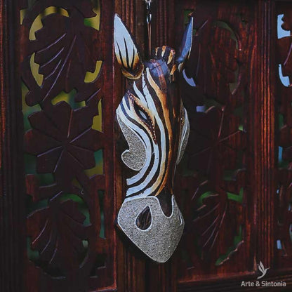 mascara-mask-decorativa-zebra-pequena-madeira-home-decor-decoracao-parede-animais-decorativos-artesanal-artesanato-balines-bali-indonesia-artesintonia-2