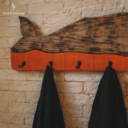cabideiro-baleia-laranja-madeira-home-decor-decoracao-parede-artesanal-artesanato-brasil-artesintonia-2