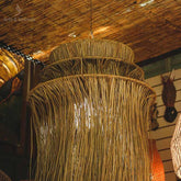 lustre luminaria teto bali palha rattan fibra natural artesanal artesanato balines bali indonesia arte decorativa artesanato