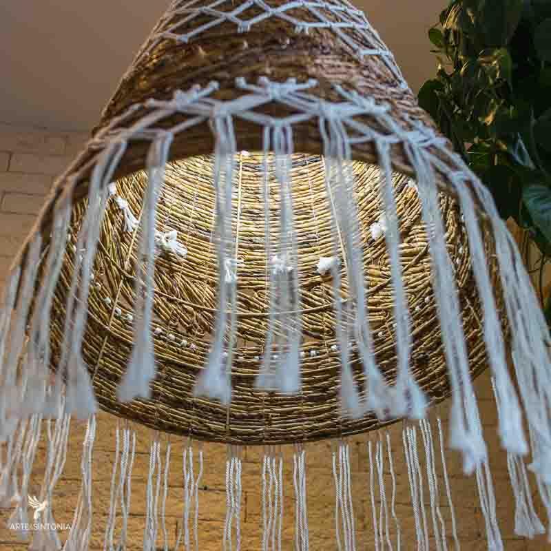 Objeto de iluminação orgânica para compor espaços boho ou tropicais 