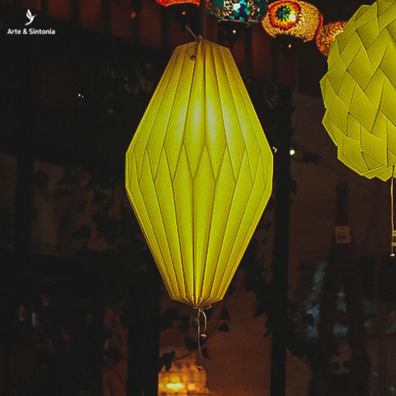 artesanato design brasileiro lustre luminária pendente casa light luz iluminação arte decor decoração artesanal feito à mâo dobradura papel machê