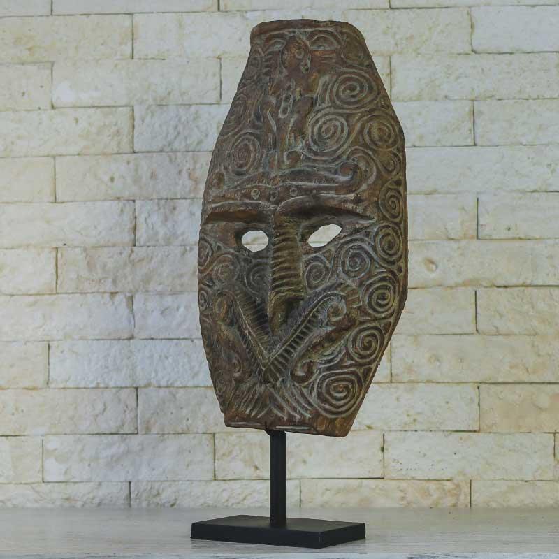 mascara mask timor stand iron base metal entalhada carved madeira wood handycraft balinesa artesanato indonesia objetos decorativos etnicos ethnic etnicas artesintonia 1