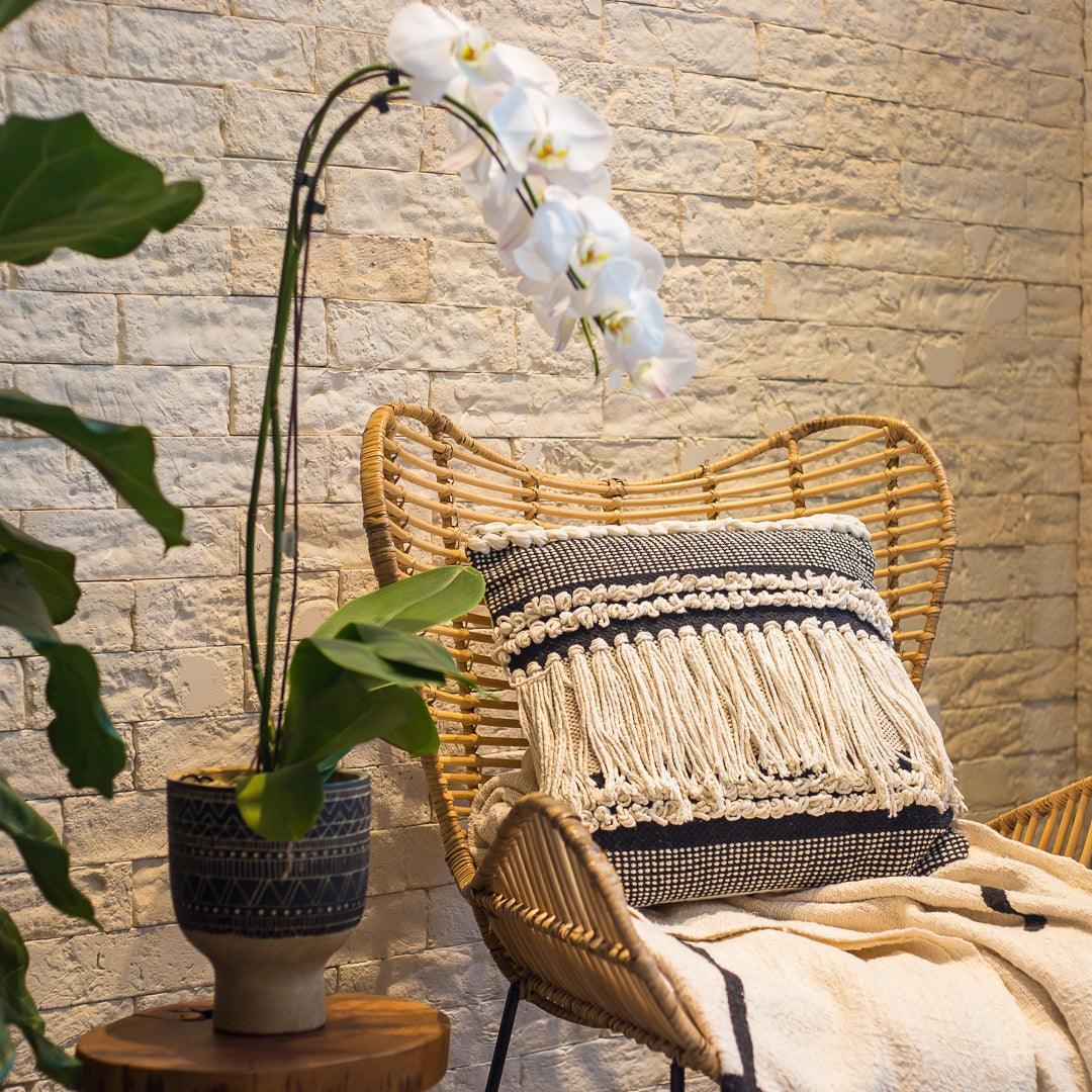 almofada-indiana-boho-preta-branca-home-decor-decoracao-decorativa-artesanal-artesanato-indiano-artesintonia-textil-5