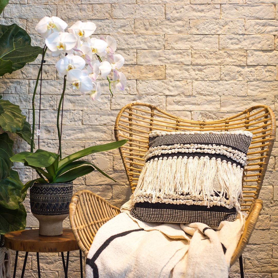 almofada-indiana-boho-preta-branca-home-decor-decoracao-decorativa-artesanal-artesanato-indiano-artesintonia-textil-1