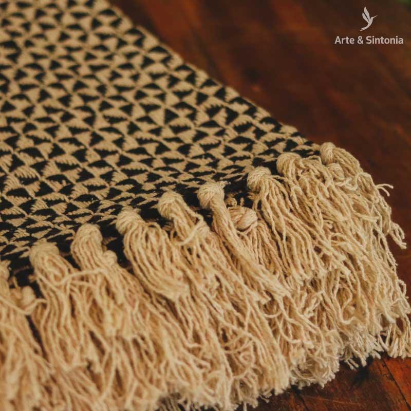 manta-home-decor-decorativa-geometrica-preta-branca-artesintonia-5