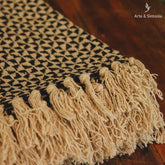 manta-home-decor-decorativa-geometrica-preta-branca-artesintonia-5