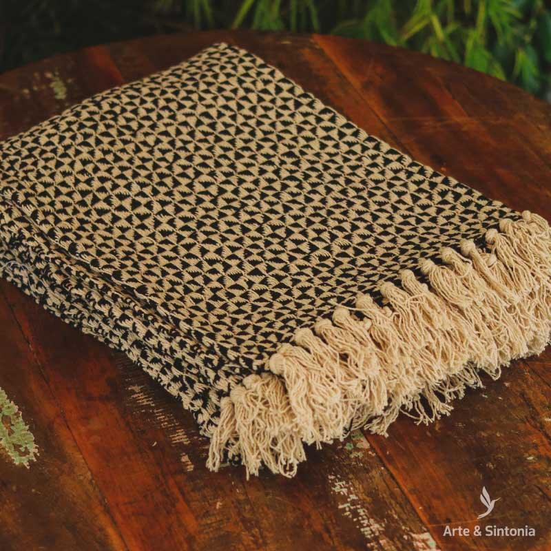 manta-home-decor-decorativa-geometrica-preta-branca-artesintonia-4