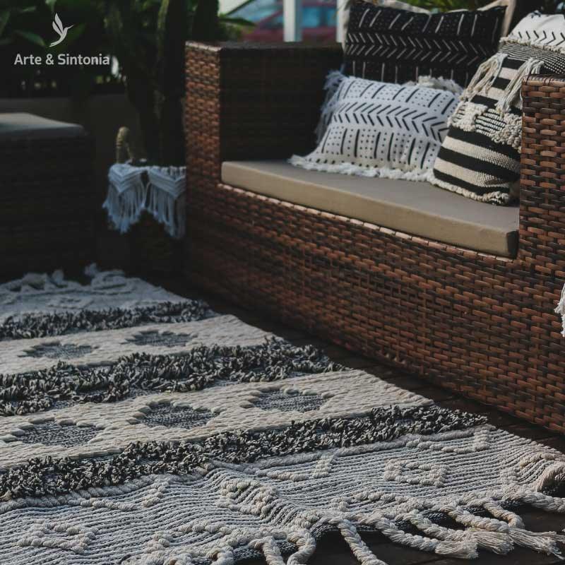 tapete-indiano-dupla-face-preto-branco-retangular-home-decor-decoracao-boho-artesintonia-textil-3