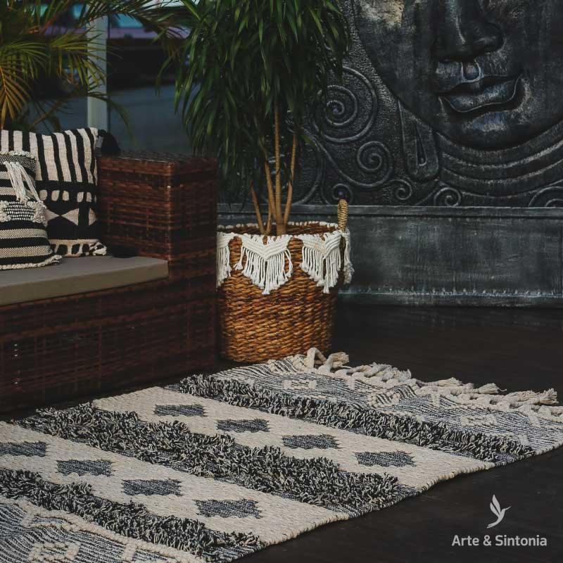 tapete-indiano-dupla-face-preto-branco-retangular-home-decor-decoracao-boho-artesintonia-textil-1