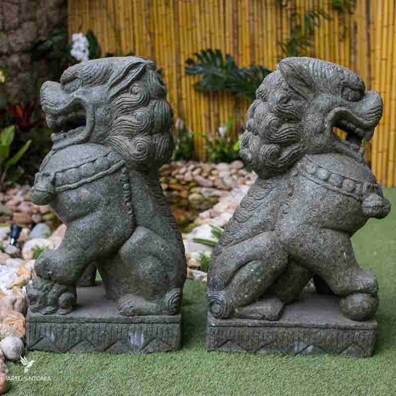 dragoes-leoes-fu-budistas-decoracao-garden-jardim-guardioes-templos-guardia-balines-entalhados-pedra-greenstone-indonesia-3