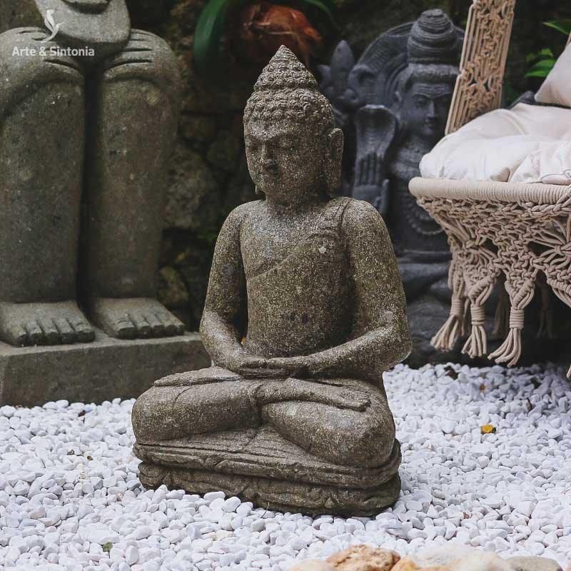 escultura pedra vulcanica stone buda buddha meditando decoracao zen jardim garden bali balines balinesa art decor zen garden escultura