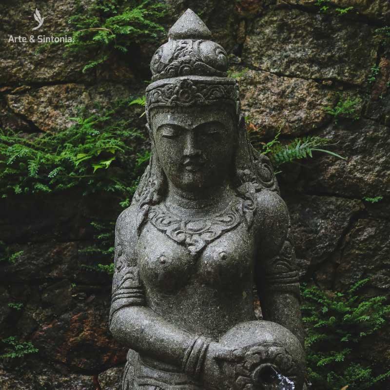 Fonte de água em estilo oriental da Arte e Sintonia para áreas de piscina e lagos.