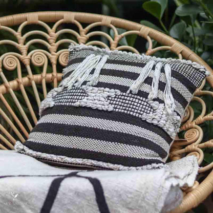 almoada boho azul bege macrame pompom sala chic decoration objetos decorativos casa artesintonia almofadas balinesas bungalow 3