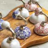 cabideiros paredes ceramica versateis suportes ambientes decorativos funcional decoracao artesanatos indiano decorativo flowers florais vermelho azul branco red blue white minimalista minimalist artesintonia 2