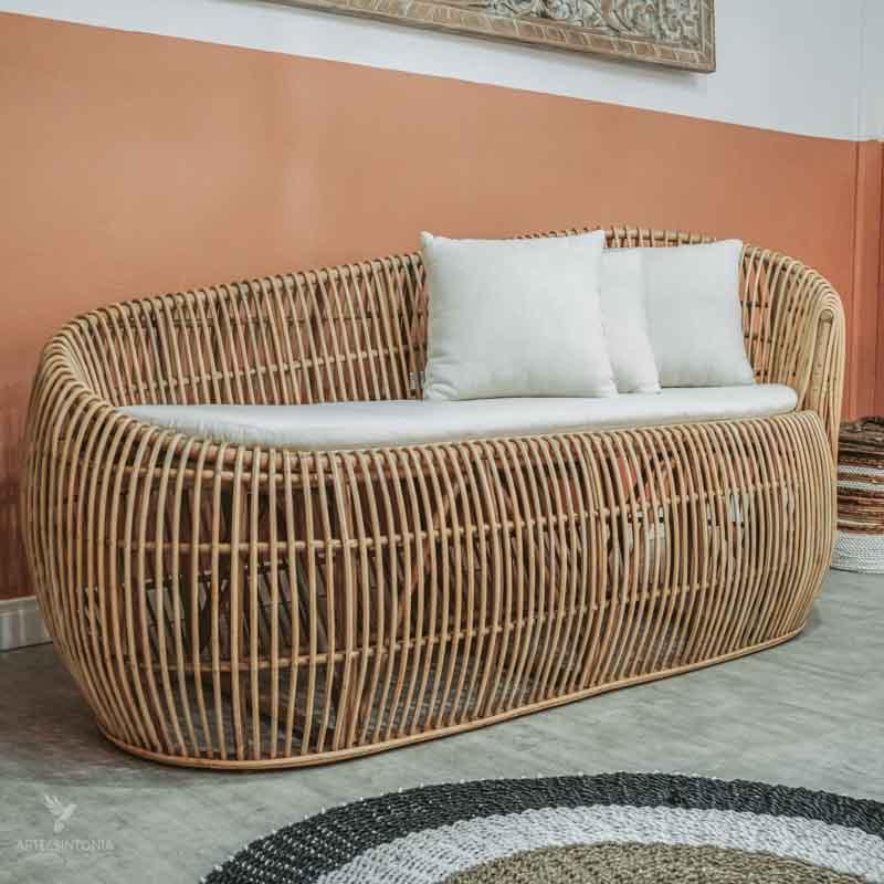 sofa sofá fibra natural rattan bali decor decoração decorativo decoration móvel móveis mobiliário almofada conforto comfort home house boho bali indonésia artesão artesanato