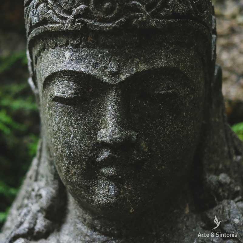 Objeto de decoração externa imponente: estátua fonte de Dewi Sri importada da Indonésia.