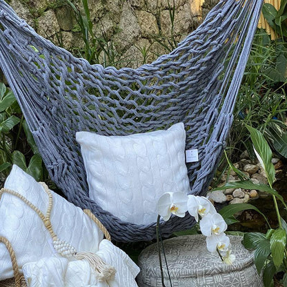 rede-cadeira-balanco-corda-trancada-artesanato-brasileiro-decoracoes-artesanais-cadeira-balanco-descanso-artesintonia-cinza-1
